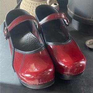 Dansko red patent leather, 38. excellent condition, worn rarely.